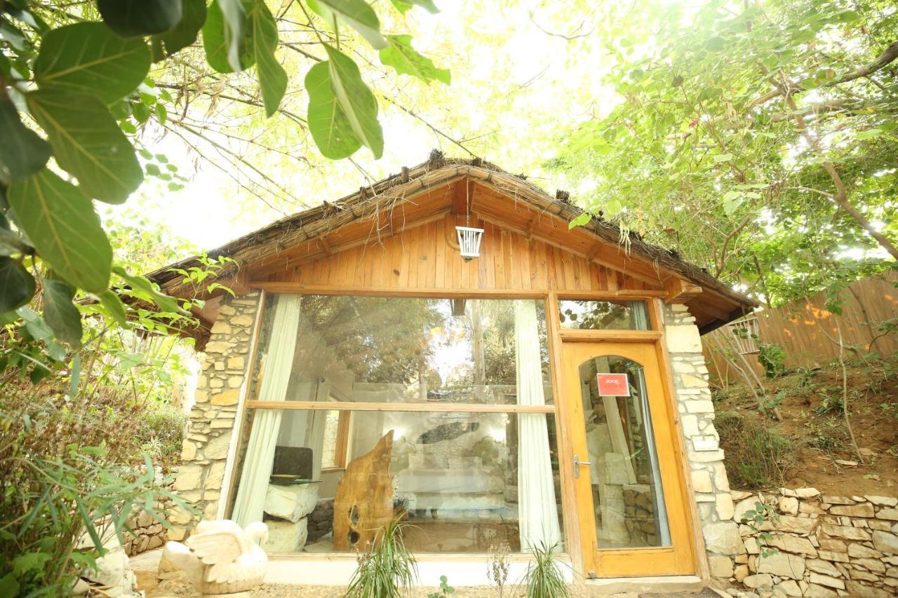 로하가르 포트 리조트 Kukas 외부 사진